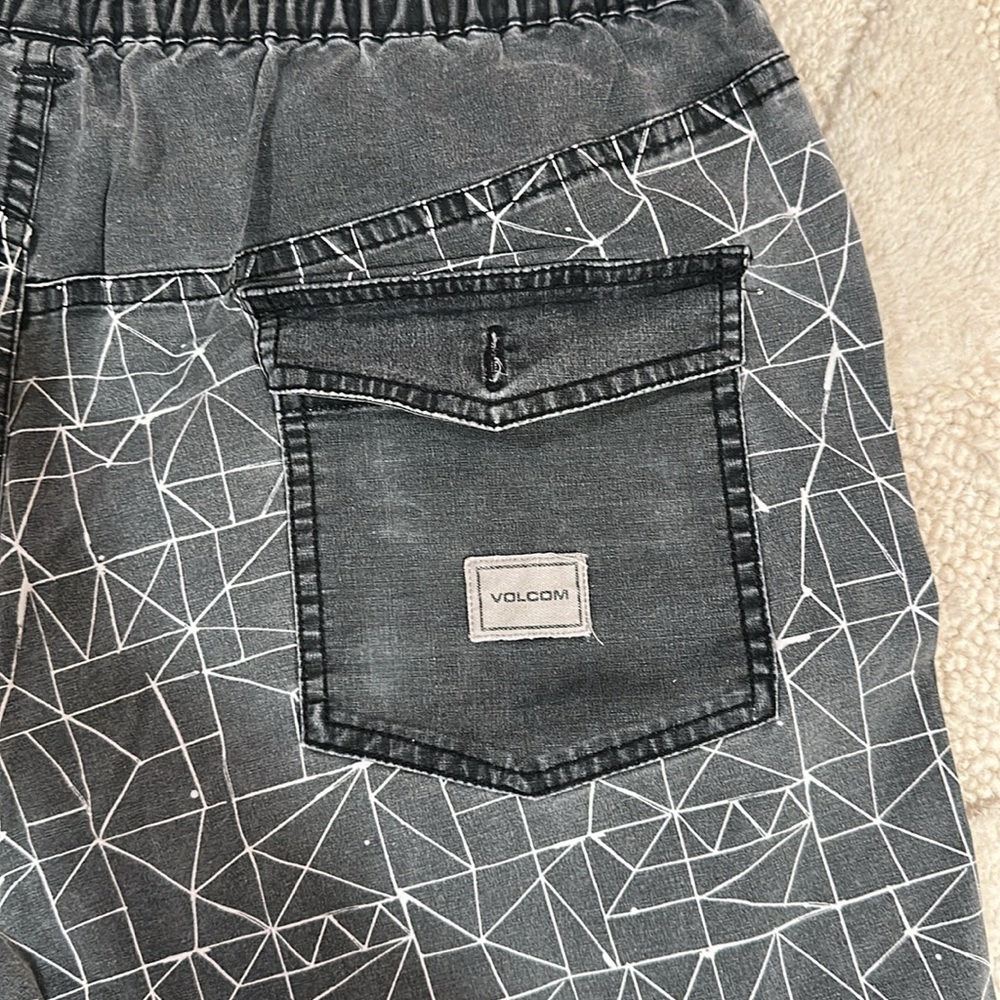 Volcom Shorts - Picture 4 of 4